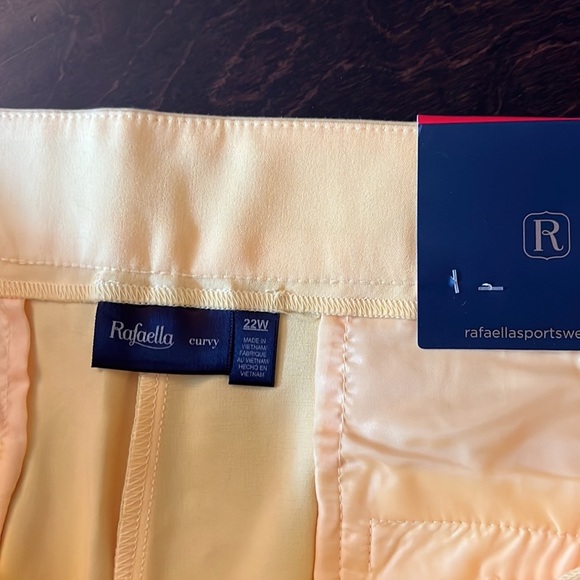 Rafaela curvy women’s capris - Picture 5 of 9